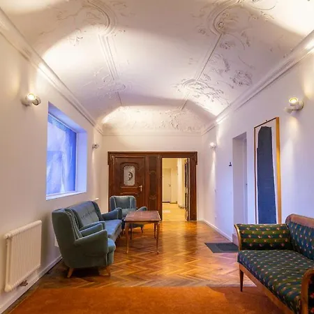 In Historischer Mit Parkplatz Lägenhet *