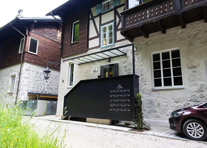 In Historischer Mit Parkplatz