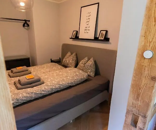 In Historischer Mit Parkplatz