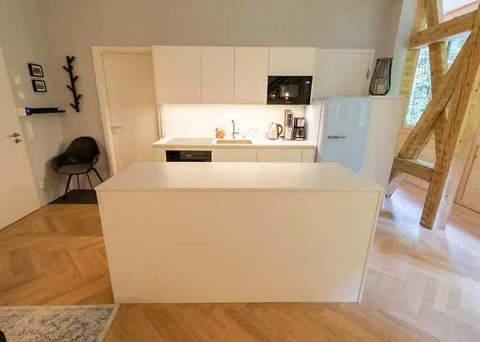 In Historischer Mit Parkplatz