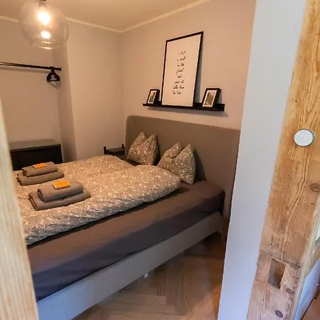 In Historischer Mit Parkplatz